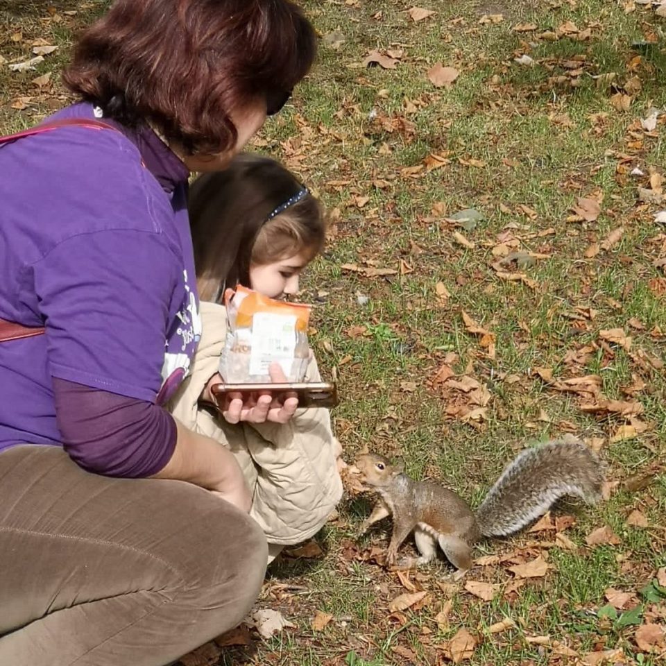 nice to meet you! Me (Chiara Briganti) and my daughter meeting a squirrel